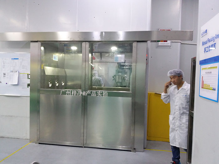 自動平開門風(fēng)淋室的價(jià)格與其尺寸和容量直接相關(guān)