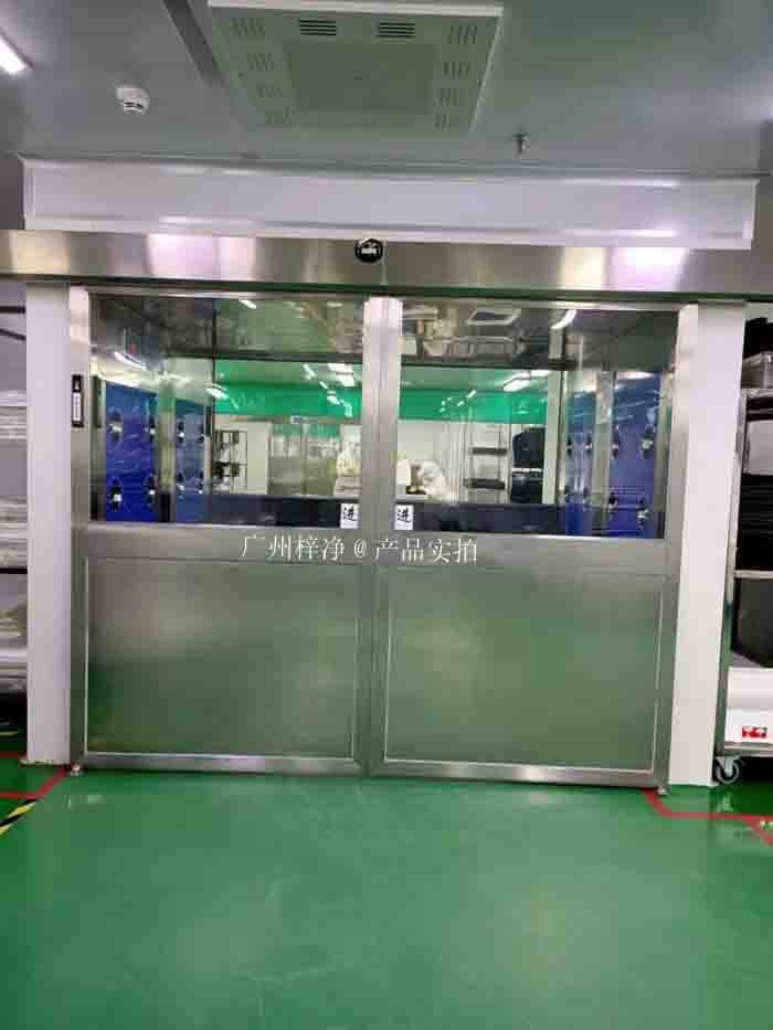 自動平開門風(fēng)淋室是操作人員進出的潔凈通道