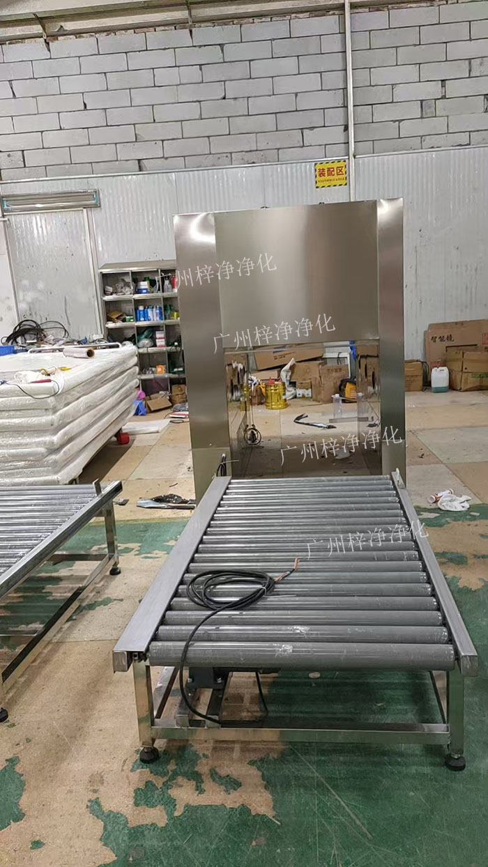 自動門層流傳遞窗可配合輸送線兩端設有自動門，實現物品的自動進出，減少人工操作。