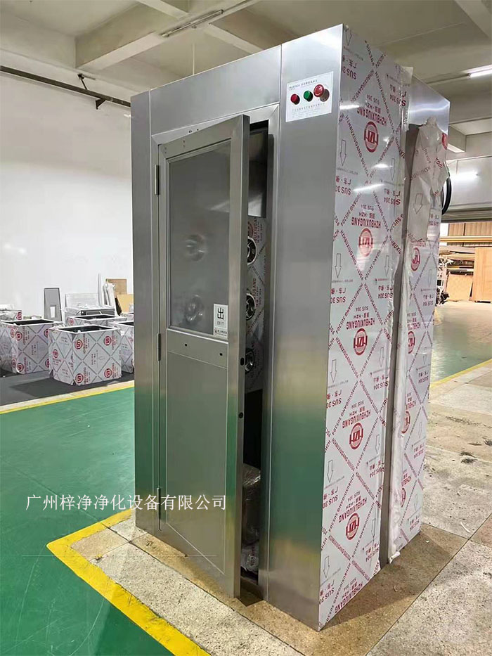 全不銹鋼風(fēng)淋室不會(huì)生銹